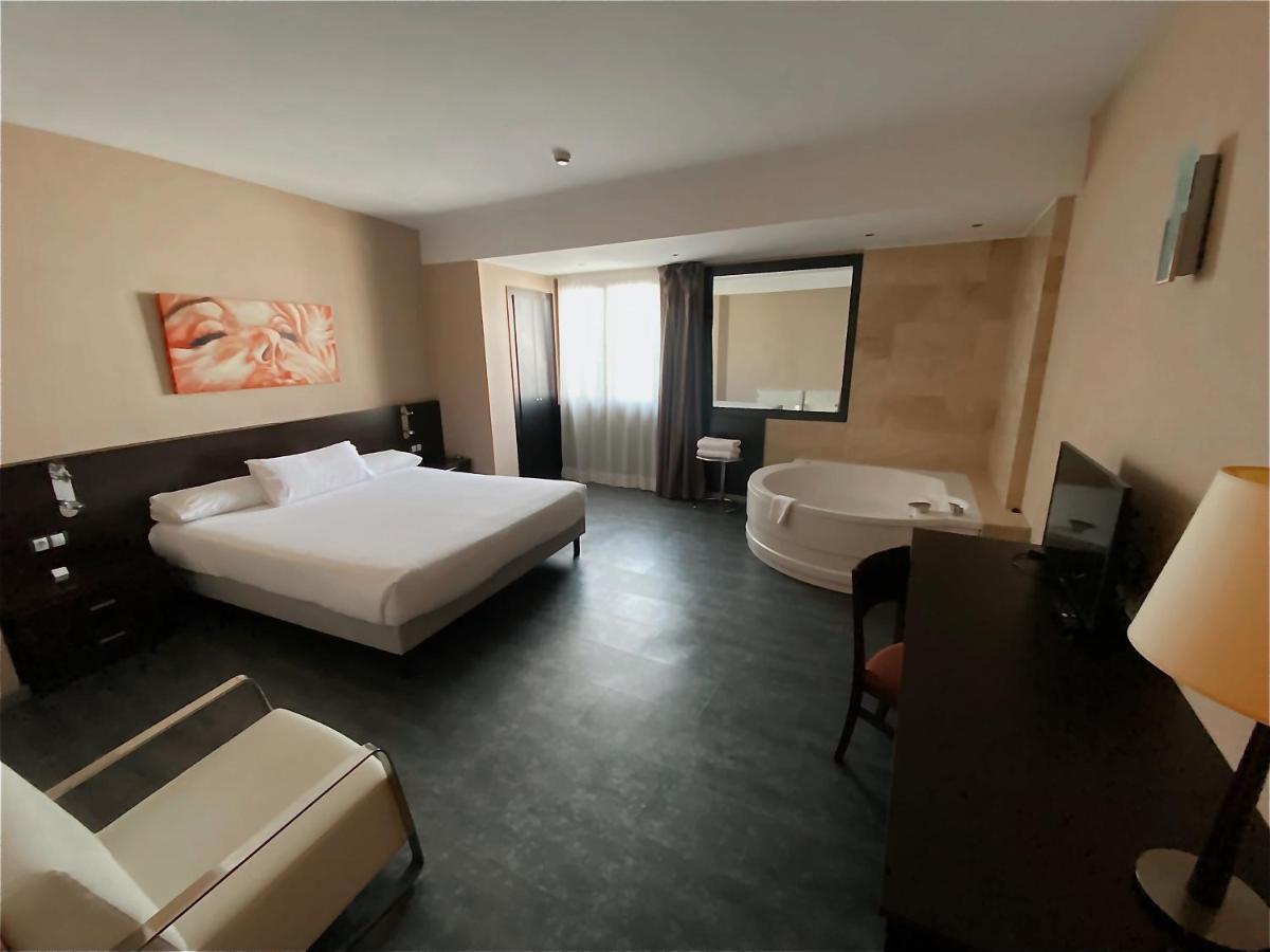 Spa Hotel Ciudad De Teruel Bagian luar foto